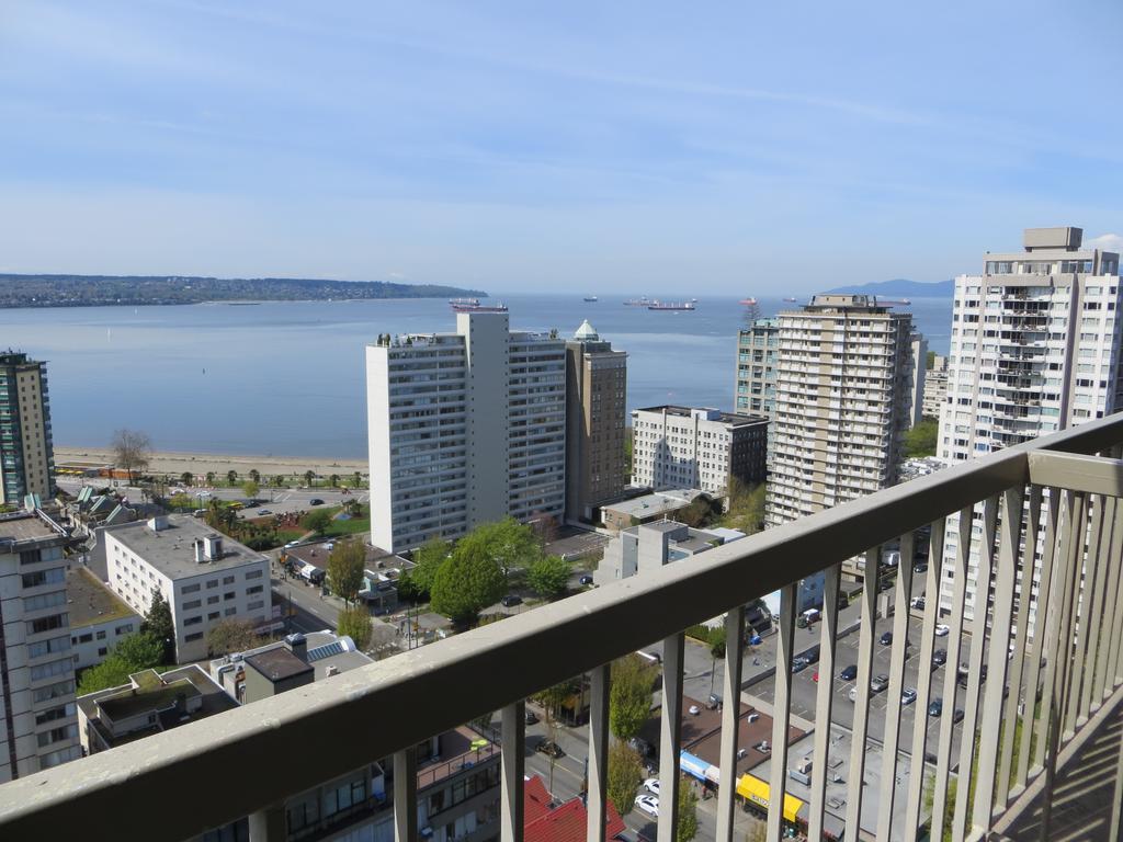 Coast Plaza Hotel And Suites Vancouver Dış mekan fotoğraf
