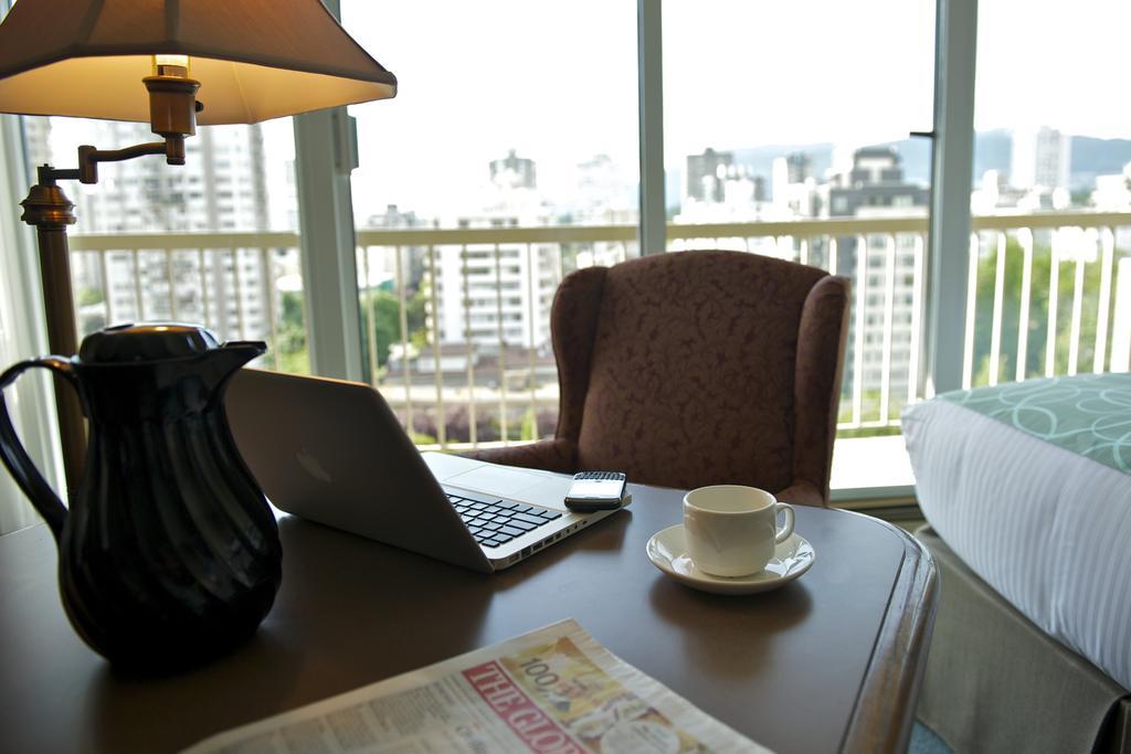 Coast Plaza Hotel And Suites Vancouver Dış mekan fotoğraf