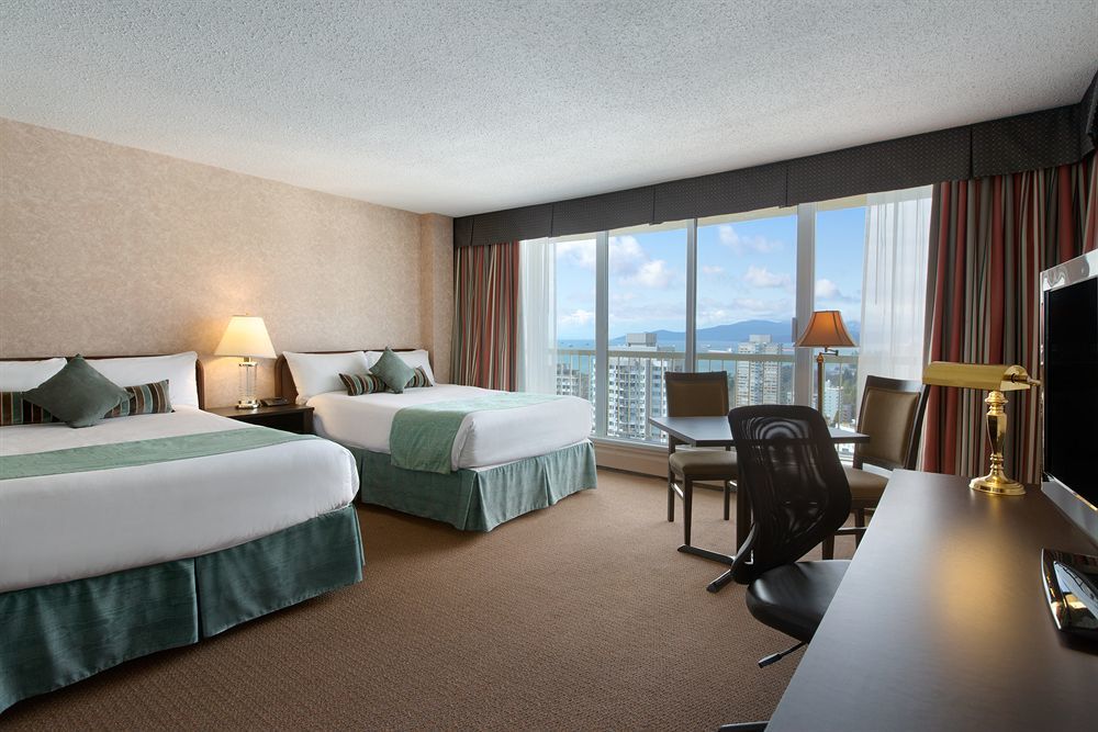 Coast Plaza Hotel And Suites Vancouver Dış mekan fotoğraf
