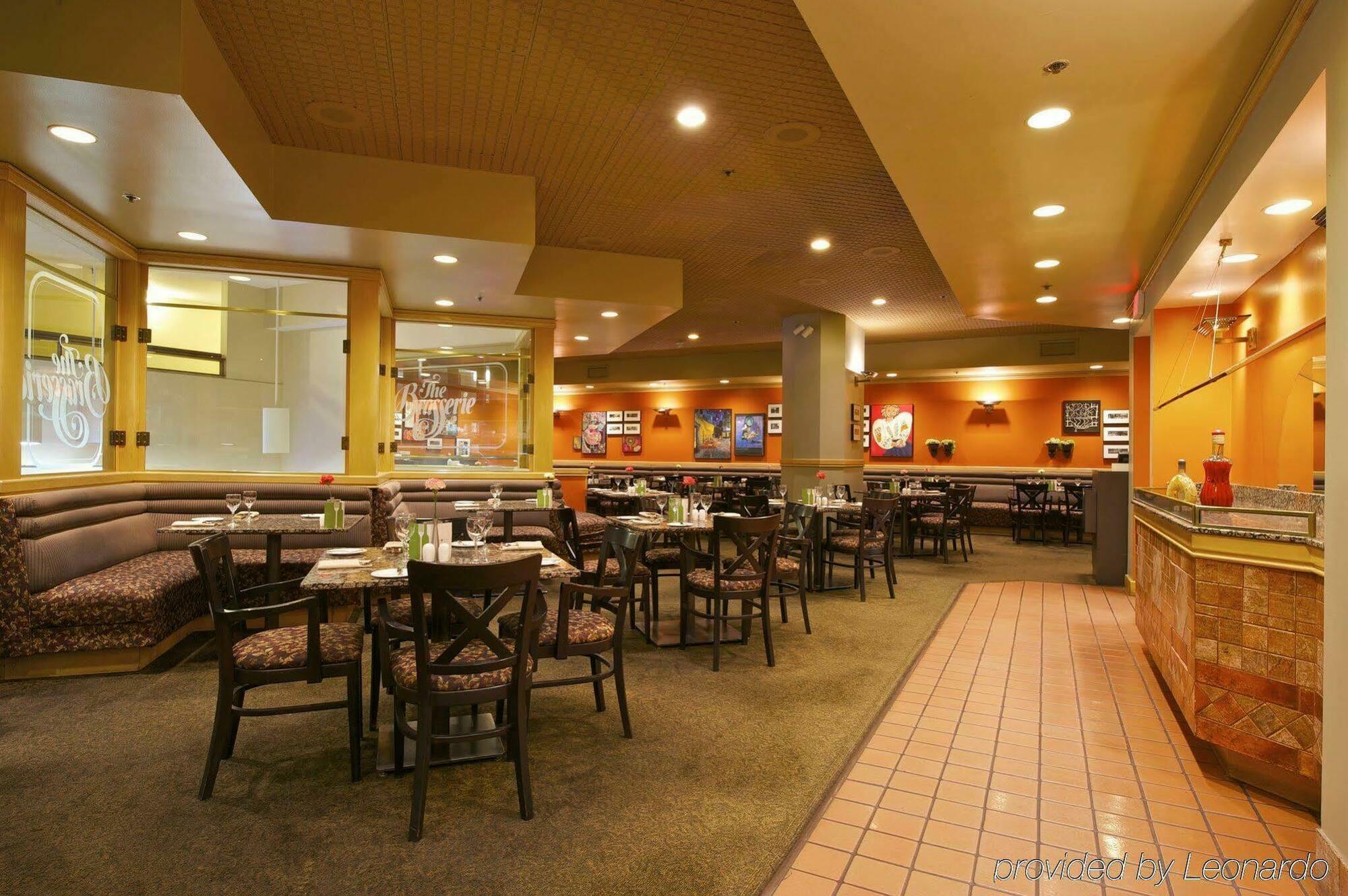 Coast Plaza Hotel And Suites Vancouver Restoran fotoğraf