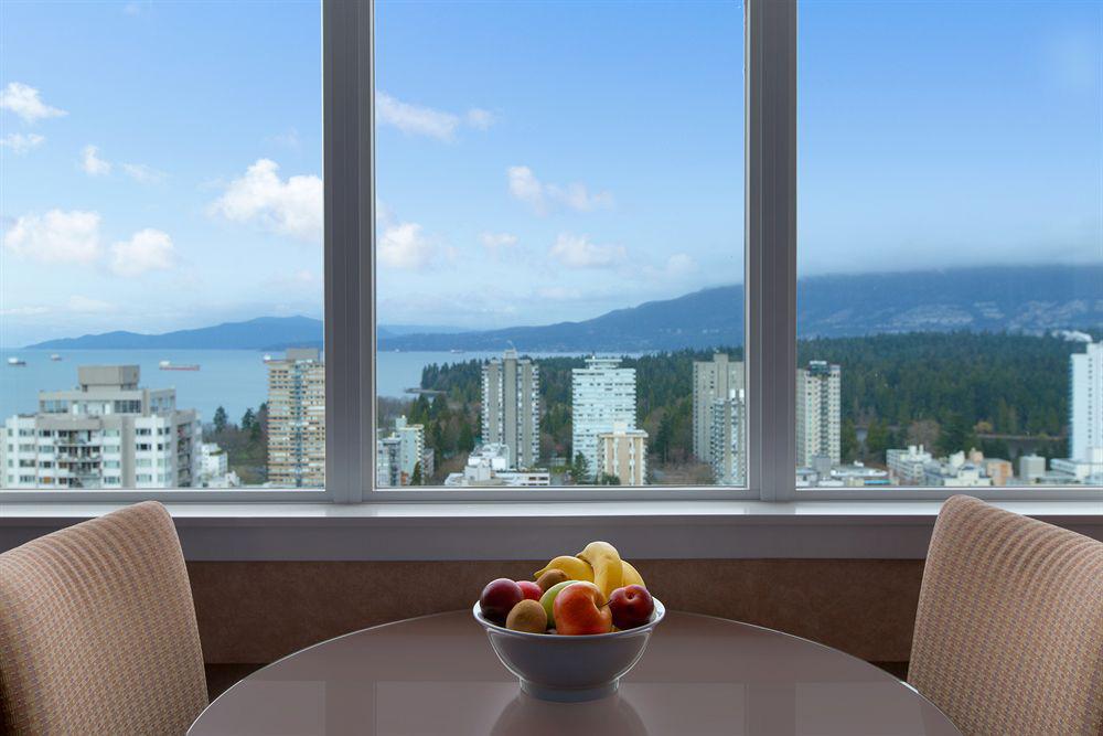 Coast Plaza Hotel And Suites Vancouver Dış mekan fotoğraf